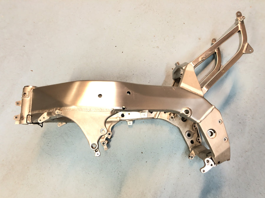 Yamaha YZF 750 R 4HN [1996] - Frame med papirer