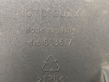 Moto Guzzi Stelvio 1200 8V [2016] - Gummi batteriboks til batterirum med afløb - 0