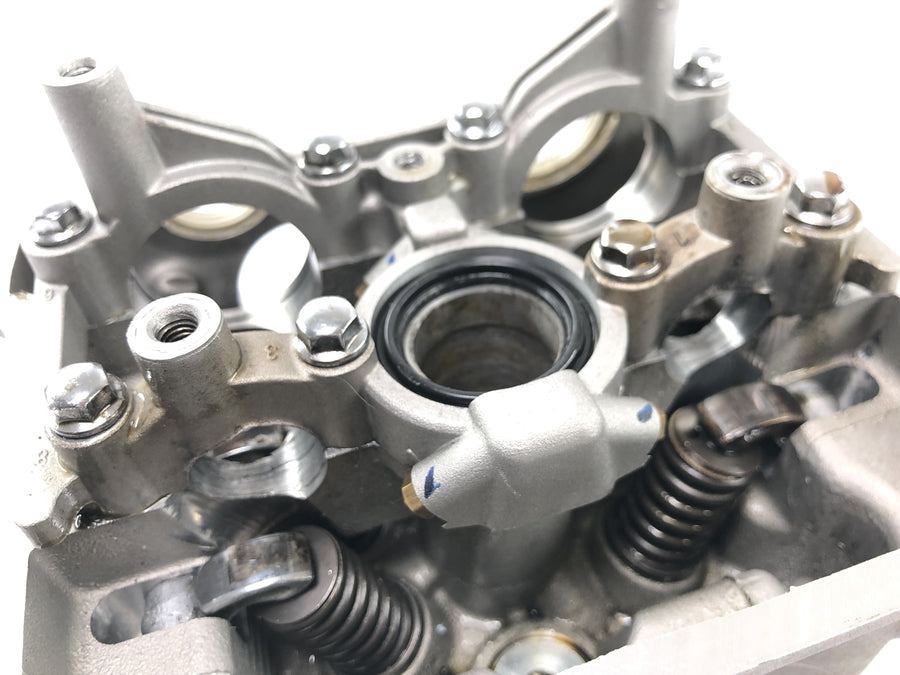 SWM RS 125 R B2 [2020] - Cylinderhovedventiltog knastakselleje