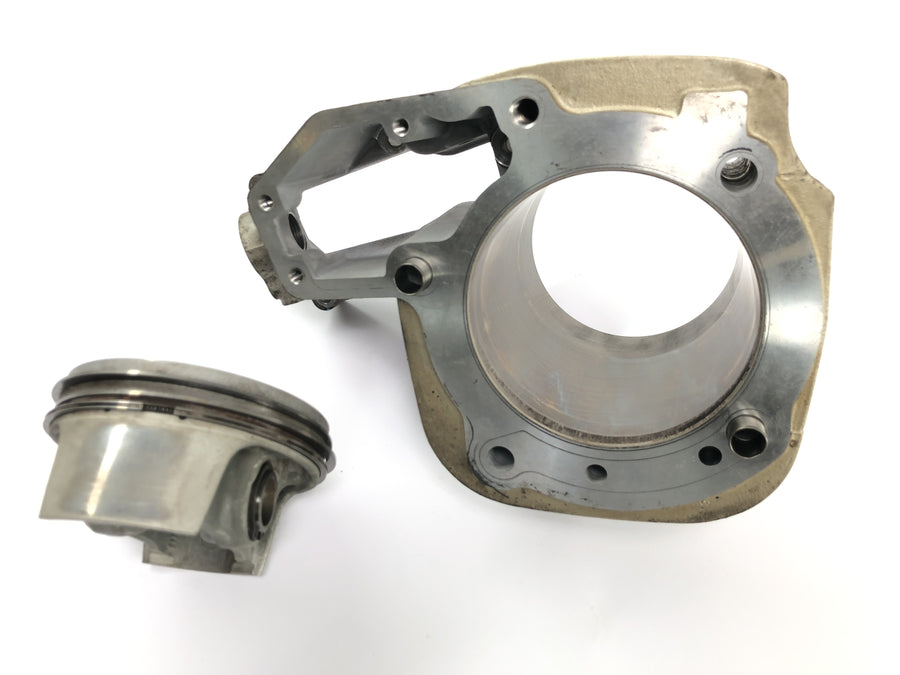 BMW R 1100 RT 259 [1999] - cylinder med stempel til højre