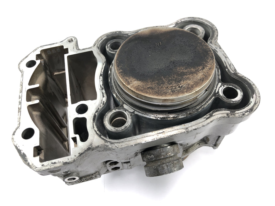 Honda XRV 750 Africa Twin RD04 [1990] - cylinder med stempel foran