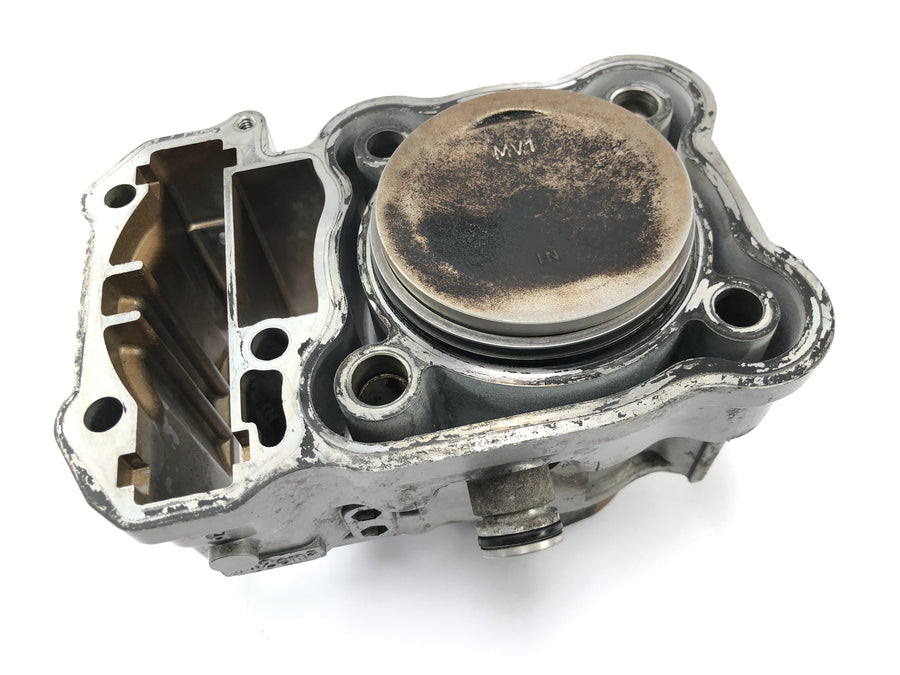 Honda XRV 750 Africa Twin RD04 [1990] - Cylinder med bageste stempel