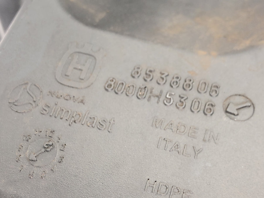 Husqvarna TR 650 Strada A8 [2012] - Brændstoftank Benzintank Plasttank set fra siden