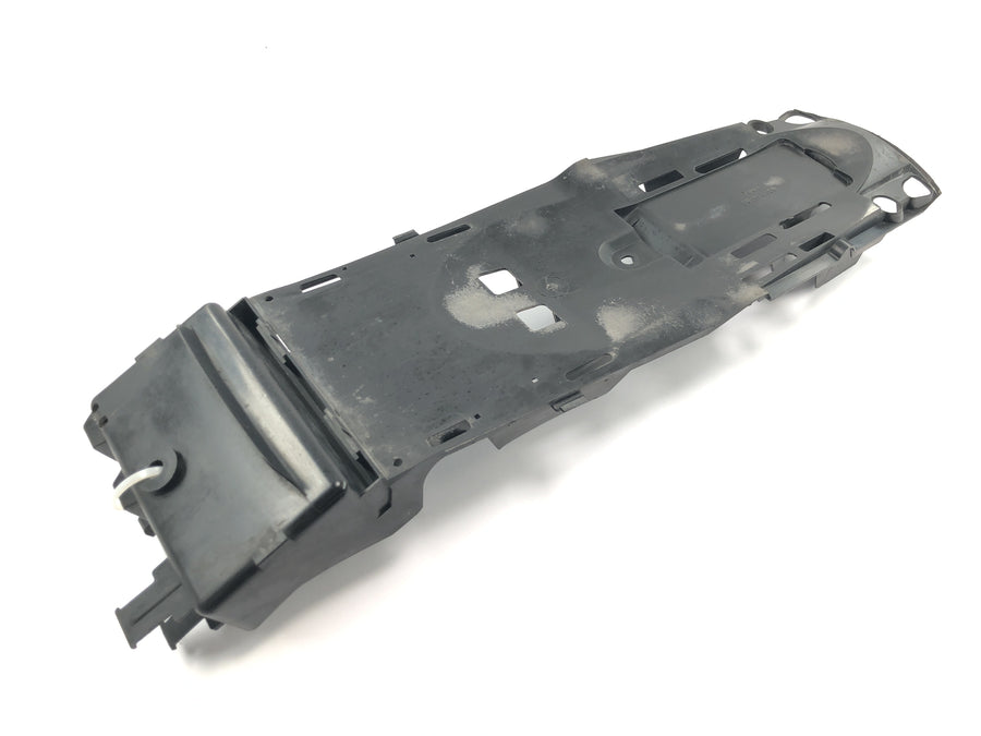 Suzuki GSX R 1000 WVB6 K6 [2006] - Bagerste underbygning batteriboks batteriholder nederste del