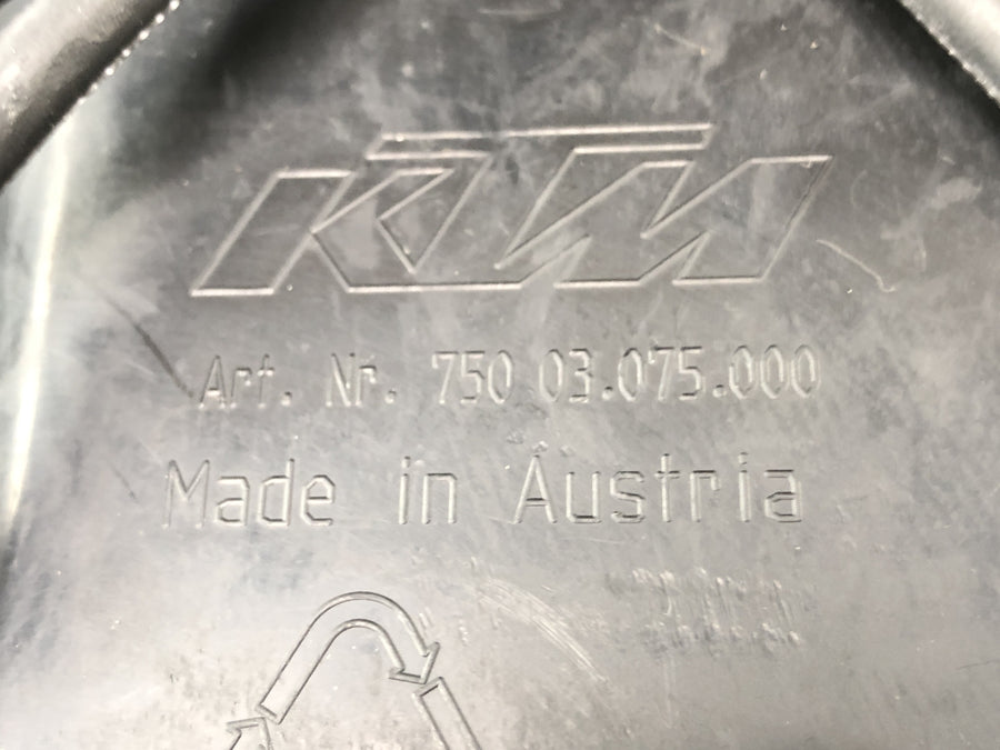 KTM 690 SM Prestige [2007] - Værktøjsrum