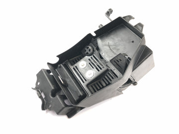 Kawasaki W 650 EJ650A [1999] - Bagerste understruktur indvendigt panel batteriboks batterirum