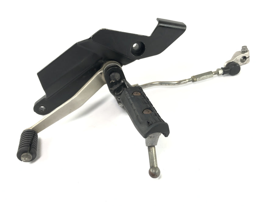 Triumph Daytona 900 T300 [1993] - Fodstøtte til venstre med Shift Lever Foot Switching Lever Switch Pedal til venstre