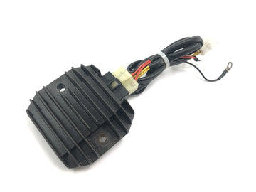 Honda CBR 900 RR Fireblade SC33 [2000] - Spændingsregulator ensretter regulator