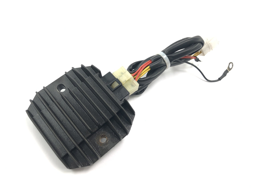 Honda CBR 900 RR Fireblade SC33 [2000] - Spændingsregulator ensretter regulator