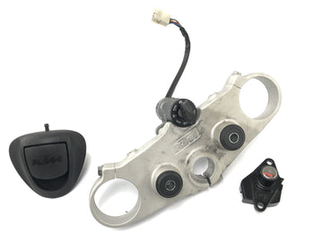KTM 690 SM Prestige [2007] - Gaffel Bridge øverst med tændingslås Ignition Lock Cover