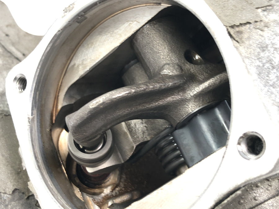 Ducati Multistrada 1000 DS [2003] - cylinderhoved bagventil tog stående cylinder
