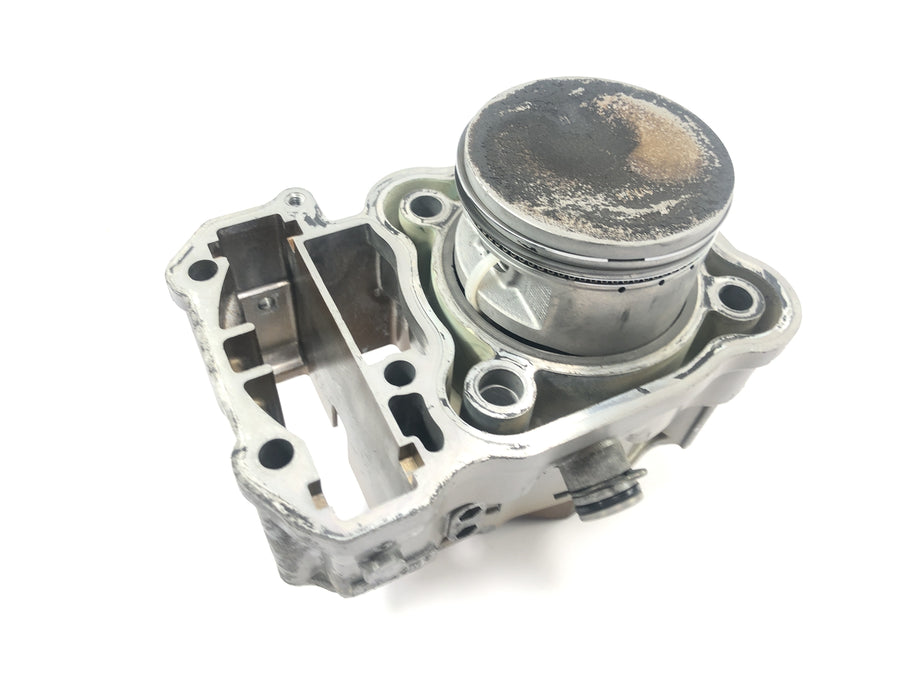 Honda XRV 750 Africa Twin RD04 [1992] - cylinder med stempel foran