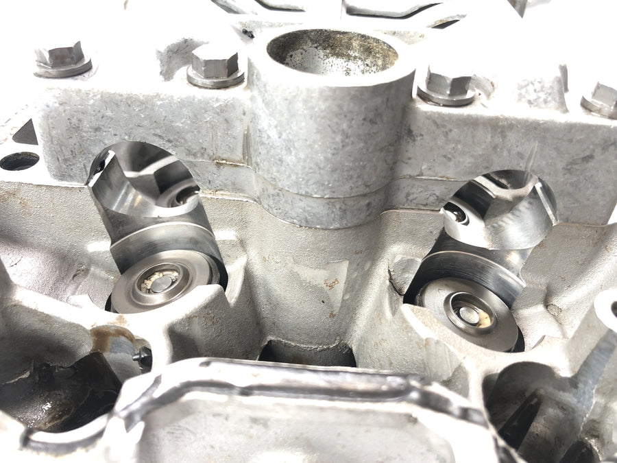 Triumph Daytona 955i T595N [2003] - Cylinderhovedventilhovedmotorblokhoved