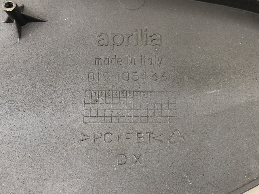 Aprilia første 1000 Futura [2002] - Side beklædning på venstre side af sæde sidepanel