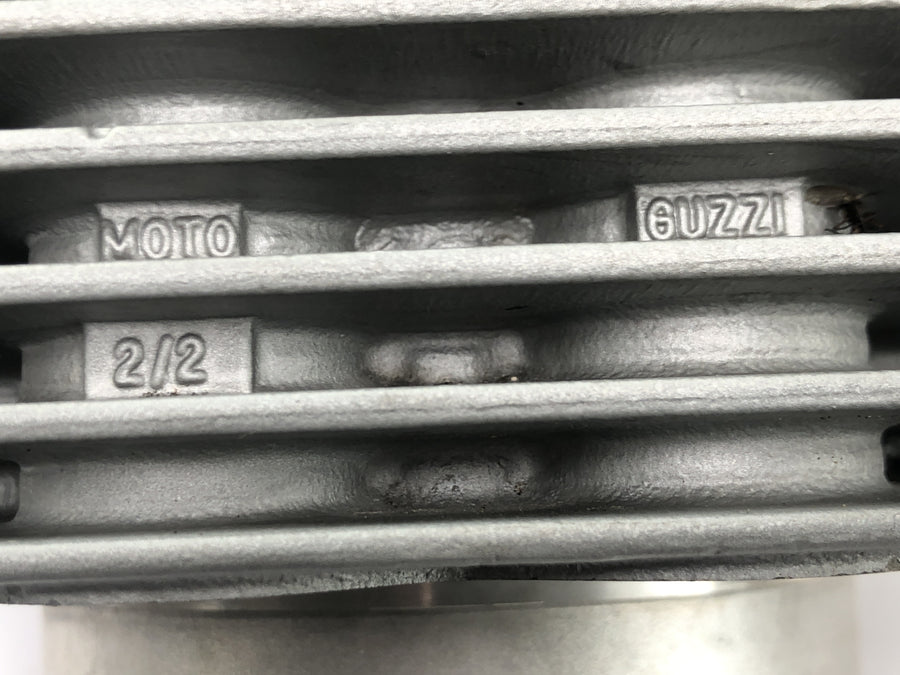 Moto Guzzi V11 Sport [1999] - cylinder med stempel til højre