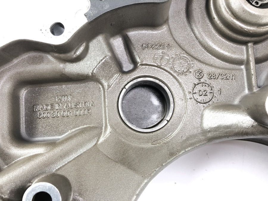 KTM 950 SM LC8 [2008] - Kobling af låg inde i vandpumpe dækker motorisk låg til højre