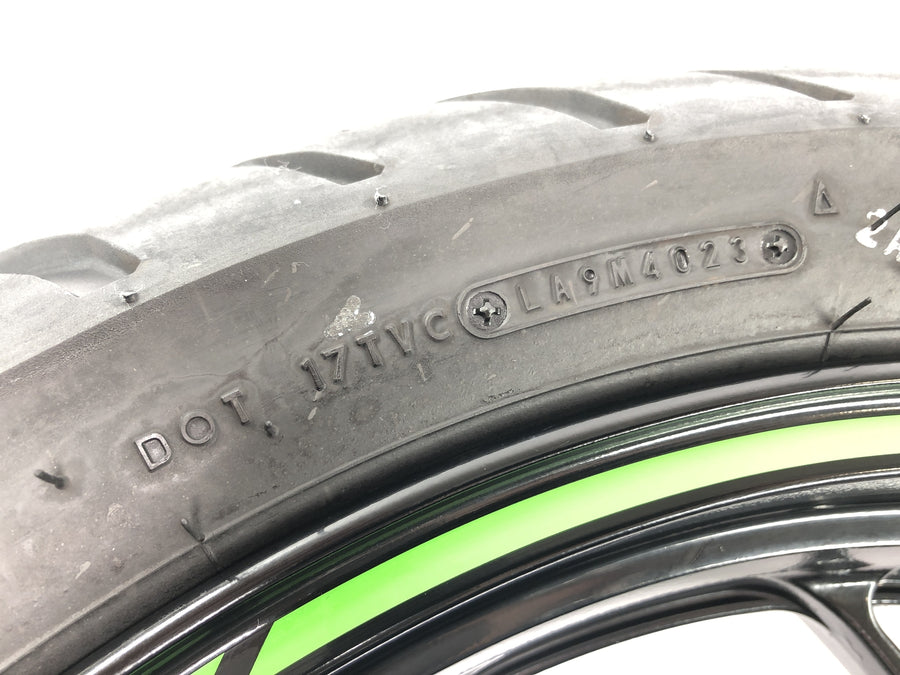 Kawasaki Ninja 125 Bx125b [2024] - Baghjulsdækkantaluminiumsfælge bagpå