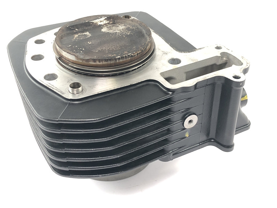 Moto Guzzi Stelvio 1200 8V [2016] - cylinder med stempel til venstre