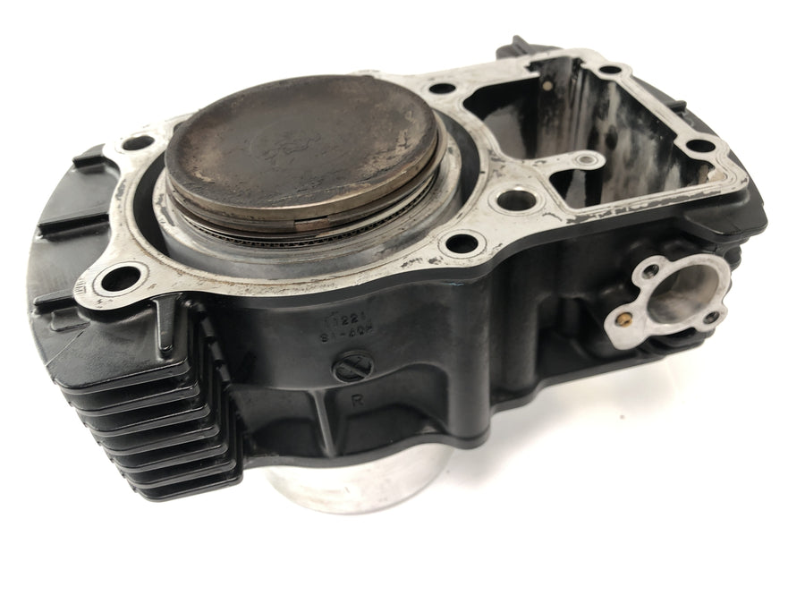 Suzuki VZ 1500 WVCU [2011] - Cylinder med stempelcylinder bagtil
