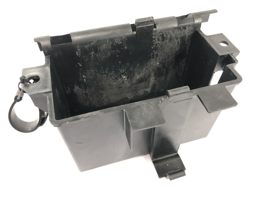 Yamaha XV 1600 Wild Star VP08 [2002] - Batteriboks batteriholder batterirum