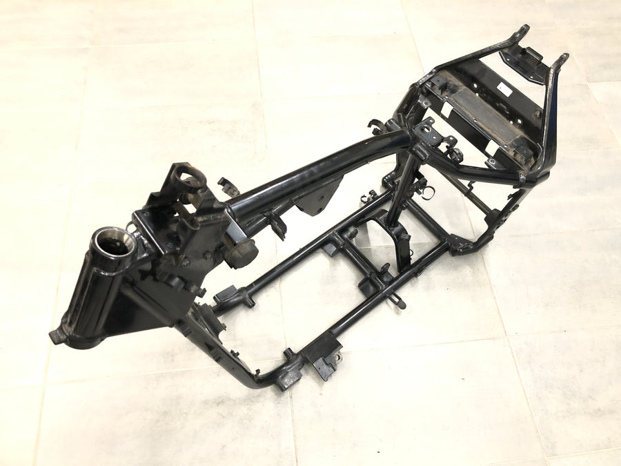 Yamaha XV 1600 Wild Star VP08 [2002] - Ramme med papirer