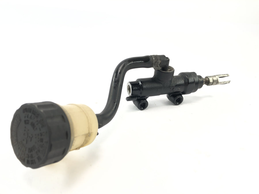 Triumph Street Triple R 675 D67LD [2010] - Hovedbremsecylinder ved bagsiden af ​​bremsepumpens bremsesystem