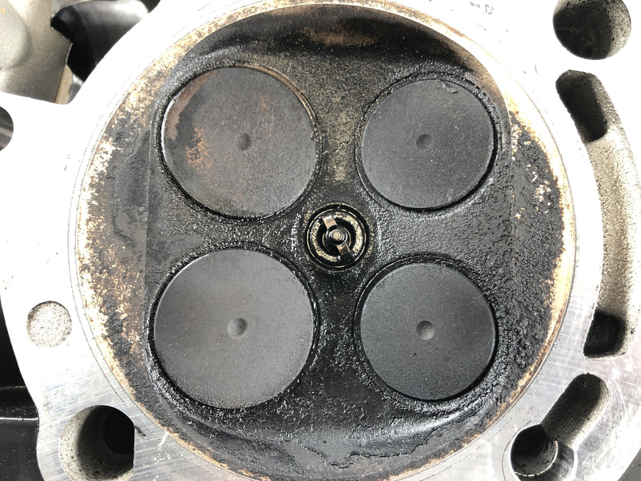 BMW R 1200 C 259C [1997] - Cylinderhoved til højre med knastaksel og knastaksel