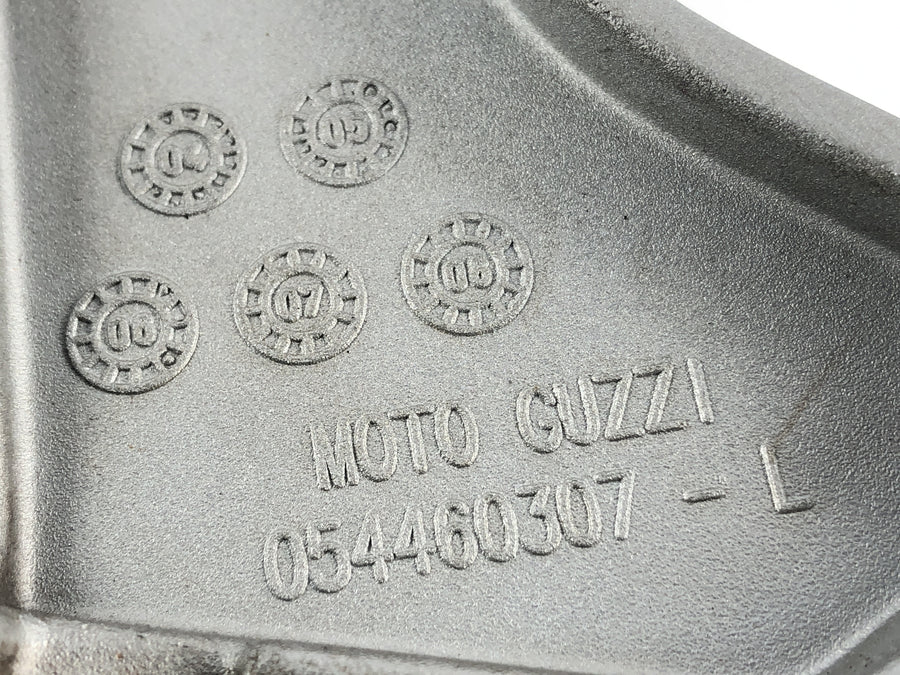 Moto Guzzi Norge 1200 [2006] - Fodstøttepladen til venstre
