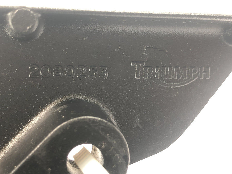 Triumph Daytona 1200 T300D [1994] - Førerens højre fodstøttesystem med bremsepedal