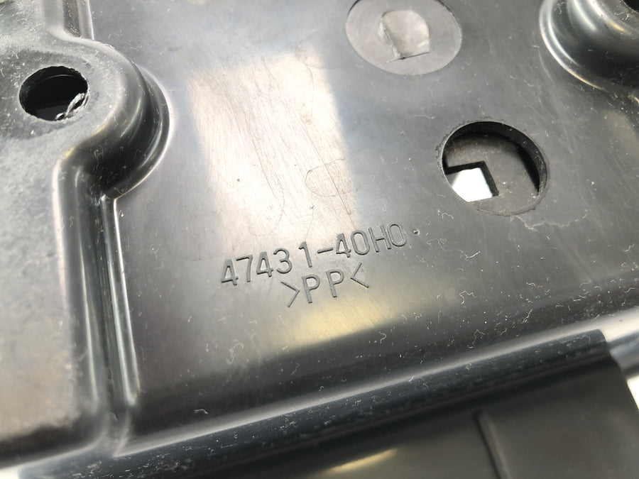 Suzuki VZ 1500 WVCU [2011] - Batteriboksholder batterihus