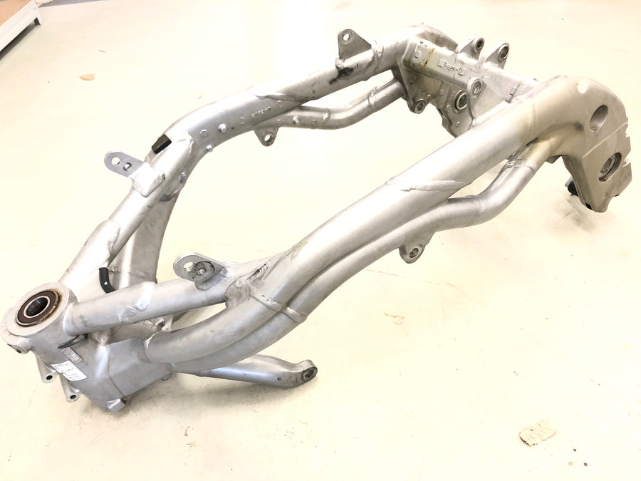 Triumph Daytona 955i T595 [1999] - Frame med papirer