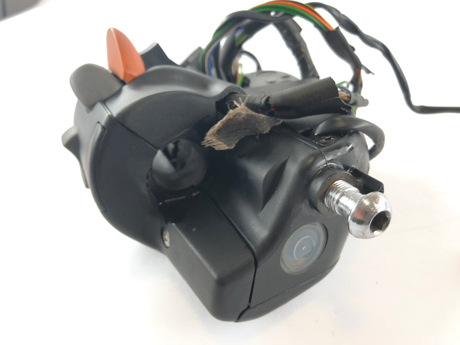 BMW R 1150 R R21 [2002] - Styrets fittings til højre med håndbremsepumpe