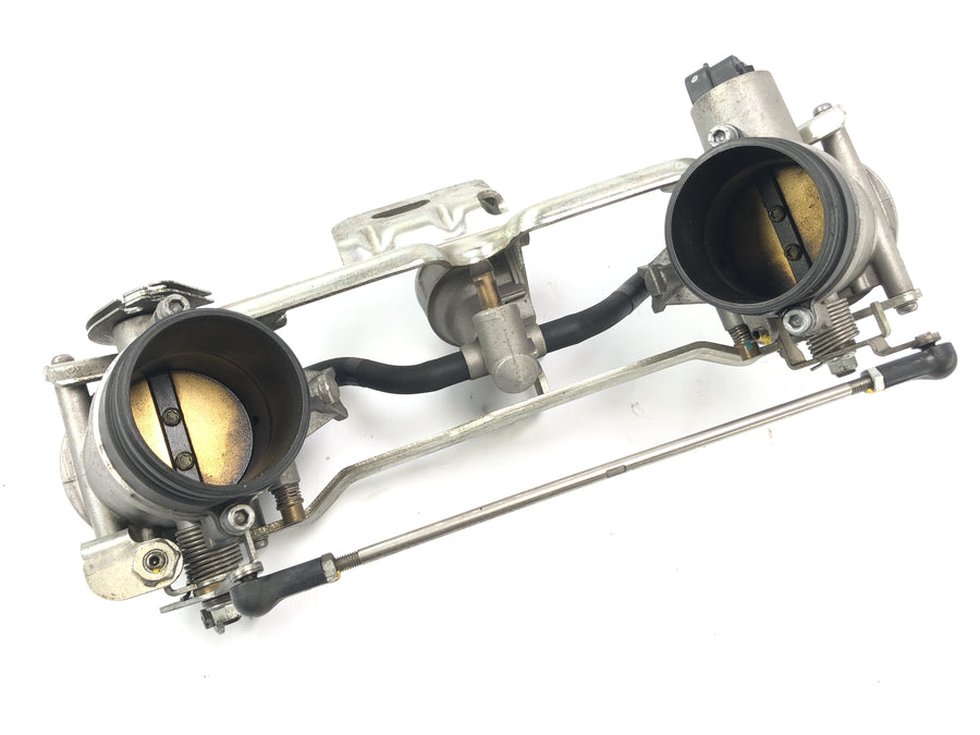 Moto Guzzi Stelvio 1200 4V [2009] - Gassventilinjektionssystem med stænger