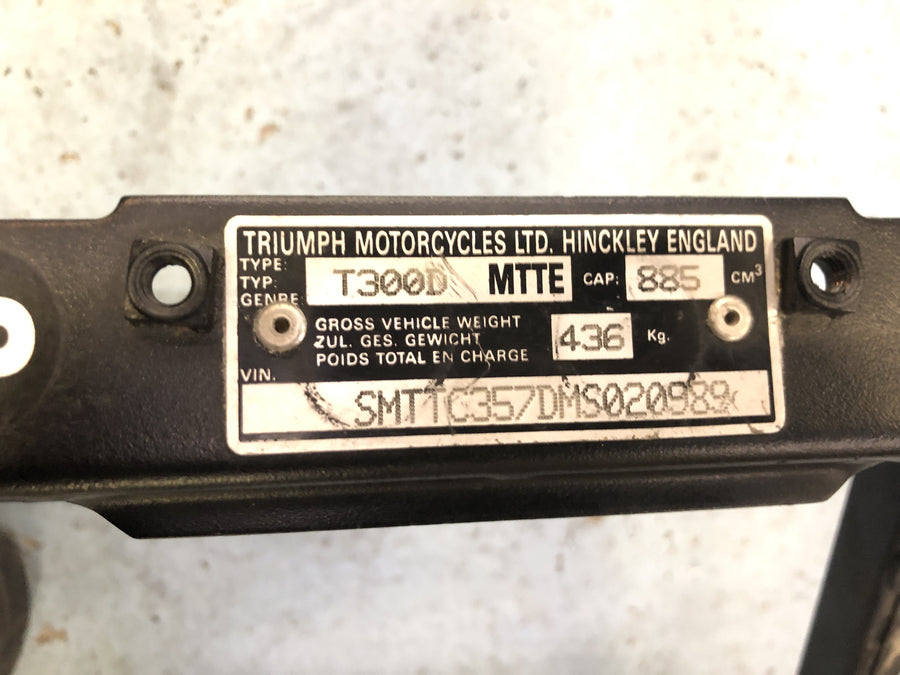 Triumph Daytona 900 T300D [1996] - Hovedrammeramme med køretøjets registreringsdokument