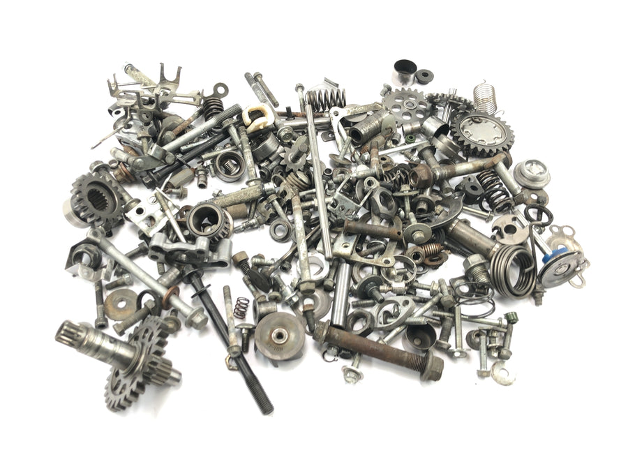 Suzuki RM Z 250 RJ41A [2007] - resterende dele og skruer blandet masse små dele