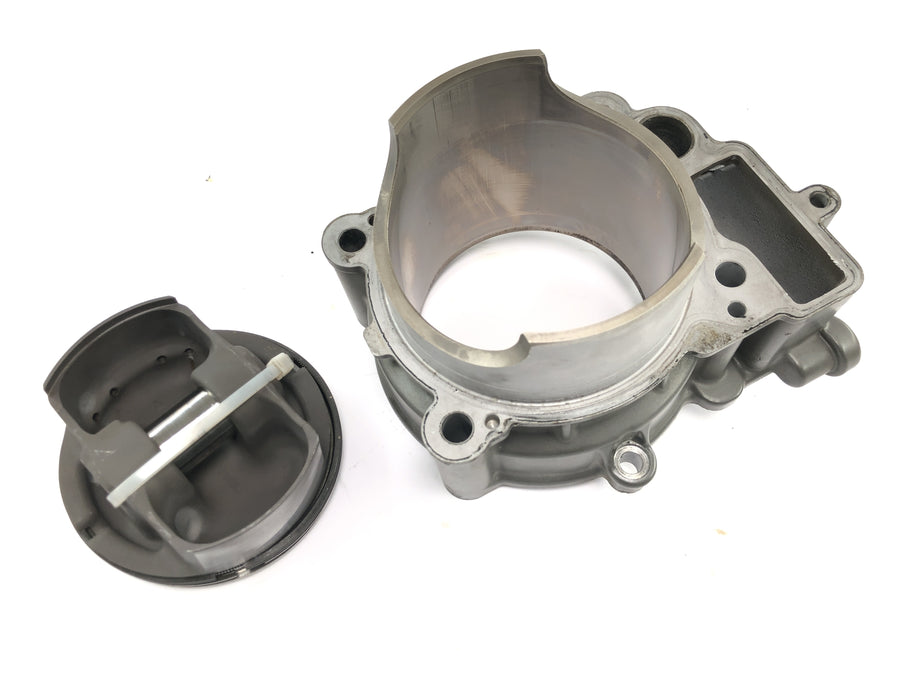 KTM 950 Adventure LC8 [2004] - Cylinder med bageste stempel