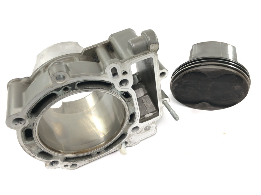 KTM 950 Adventure LC8 [2004] - Cylinder med bageste stempel