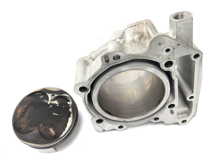 Aprilia RSV 1000 RP Mille [2001] - cylinder med stempel foran