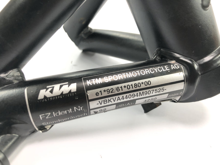 KTM 950 Adventure LC8 [2004] - Styrehovedramme med papirer
