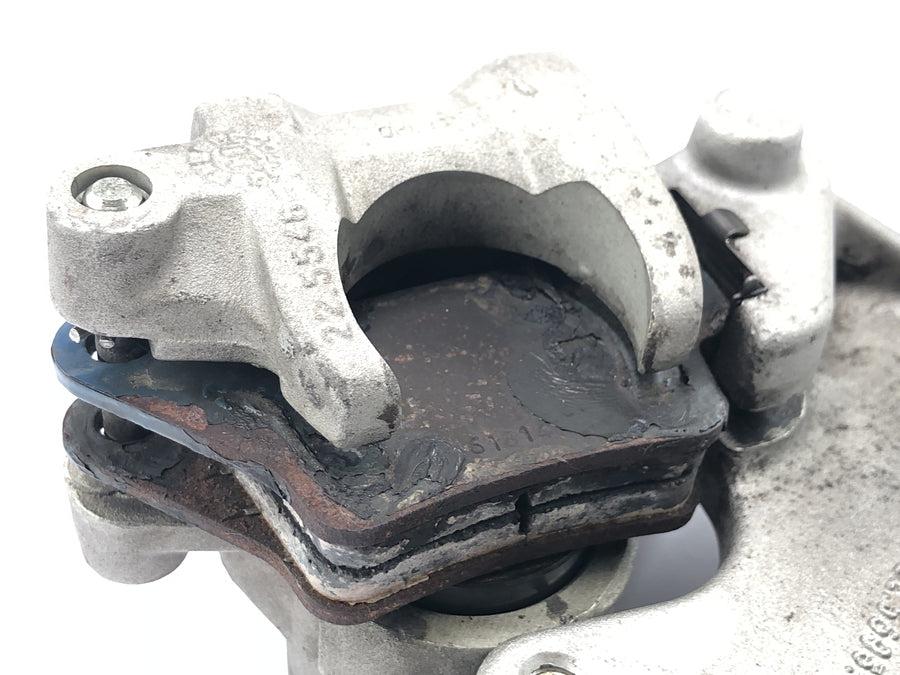 Husqvarna TE 610 H6 8AE [TE 570 H7] - Bremsekaliber Brembo bagbremse med ankerplade