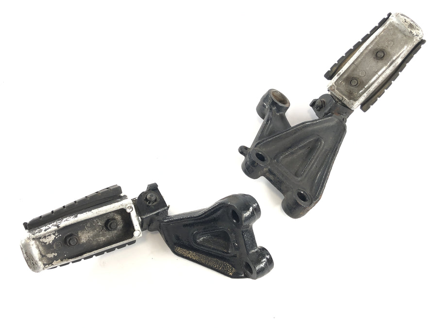 Yamaha V Max 1200 2we [1996] - Driverens fodstøtter med Holder til venstre og højre fodstøtte