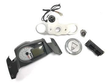 Moto Guzzi Stelvio 1200 4V [2009] - Låsesmed med Speedometer Control Unit Tank Lock and Fork Bridge over