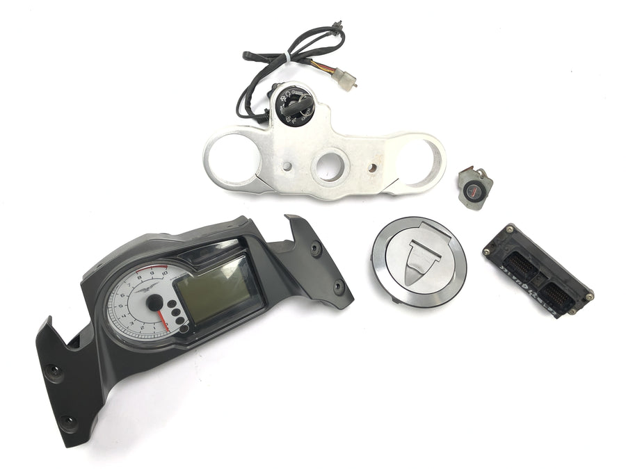Moto Guzzi Stelvio 1200 4V [2009] - Låsesmed med Speedometer Control Unit Tank Lock and Fork Bridge over
