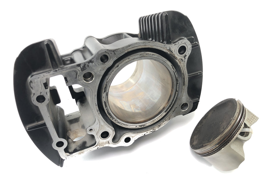 Suzuki VZ 1500 WVCU [2011] - cylinder med stempelcylinder foran