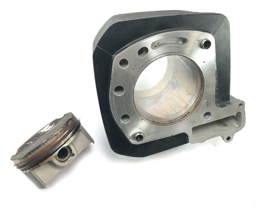 Moto Guzzi Stelvio 1200 8V [2016] - cylinder med stempel til venstre
