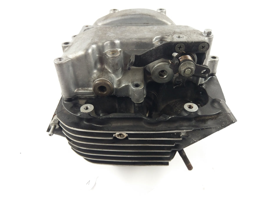 Suzuki Indtruder 1500 VL [2000] - Cylinderhoved foran cylinder