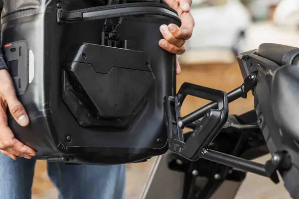 Yamaha XSR 700 [SW-MOTECH] – V-LOC WP Seitentasche (11 Liter)