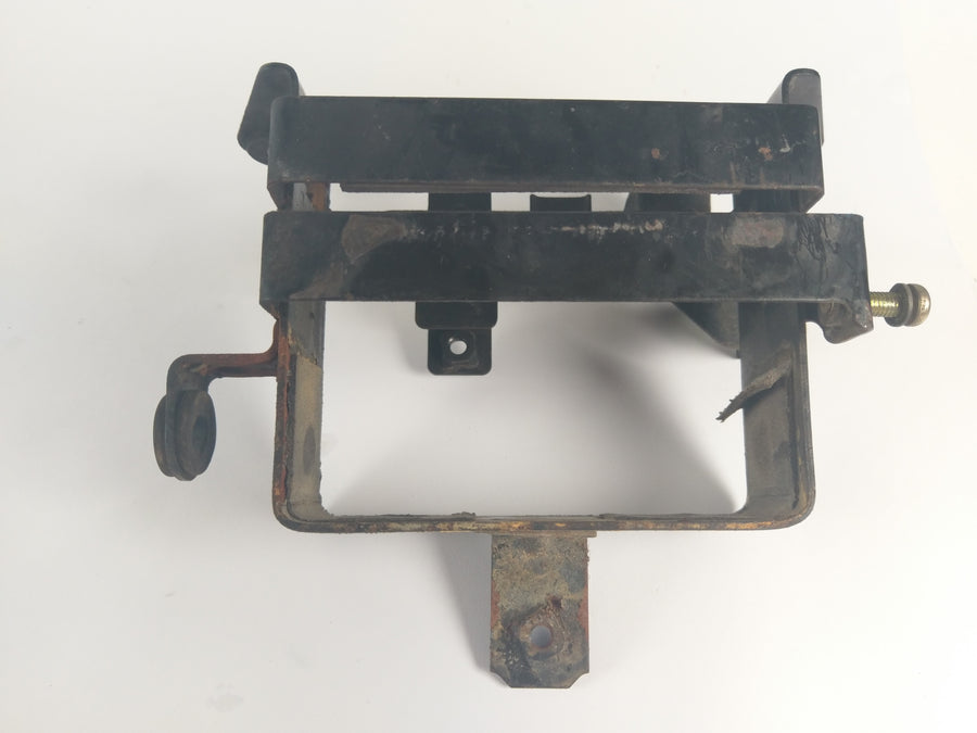 Suzuki DR 650 SP42B - Batterikasse med sikringer