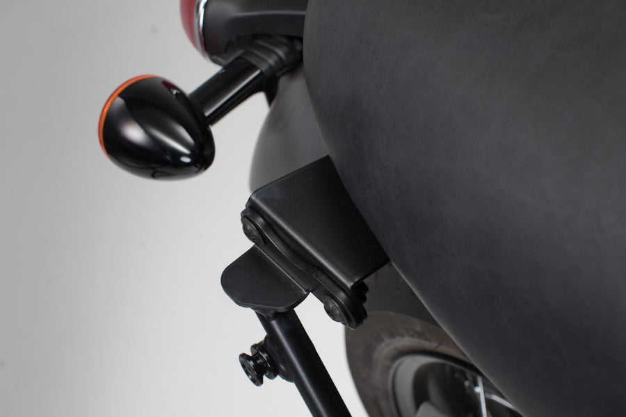 Triumph Bonneville 900 T 100 [2022-2026] - Adapter til SLC/V-LOC sideholder højre – billede 1