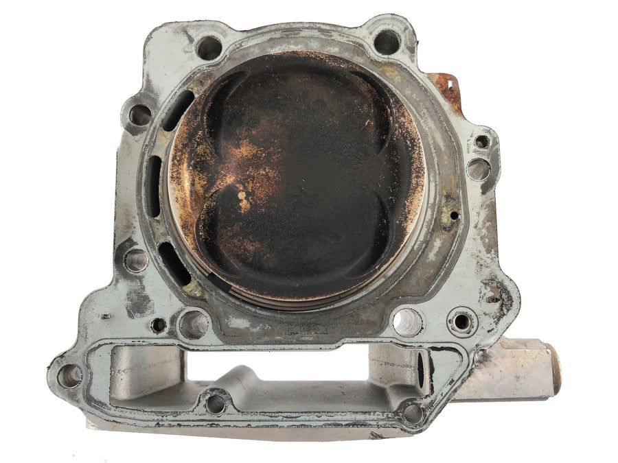 Kan på Spyder SM5 [2009] - cylinder med stempler bagpå